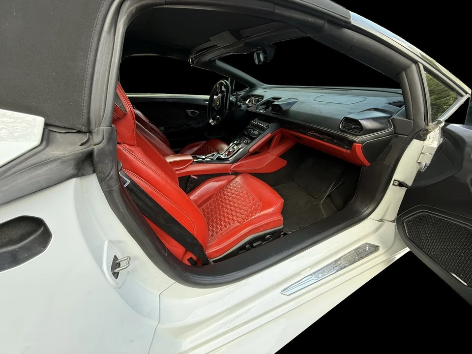 2017 Lamborghini Huracan - Image 8 of 17