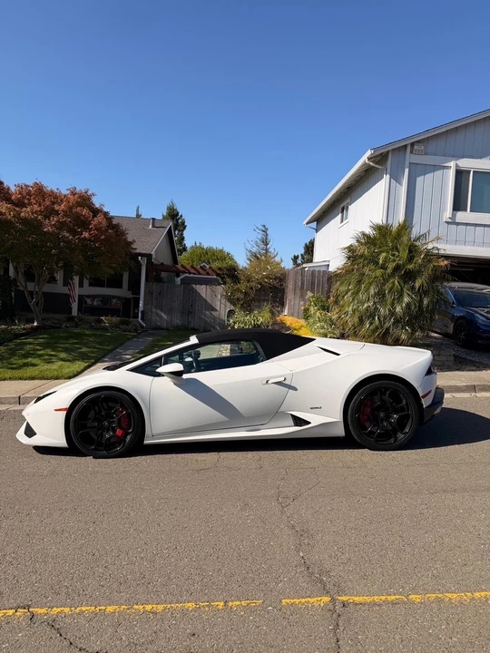 2017 Lamborghini Huracan - Image 8 of 14