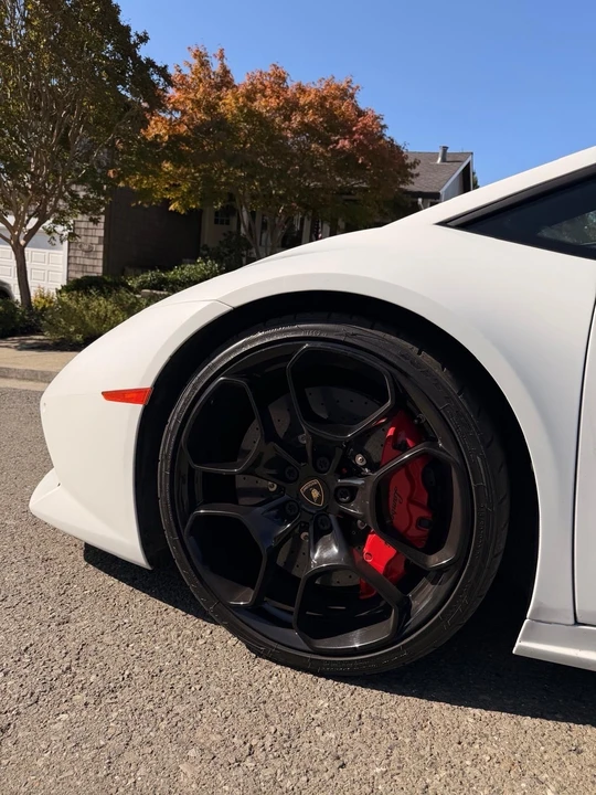 2017 Lamborghini Huracan - Image 9 of 14