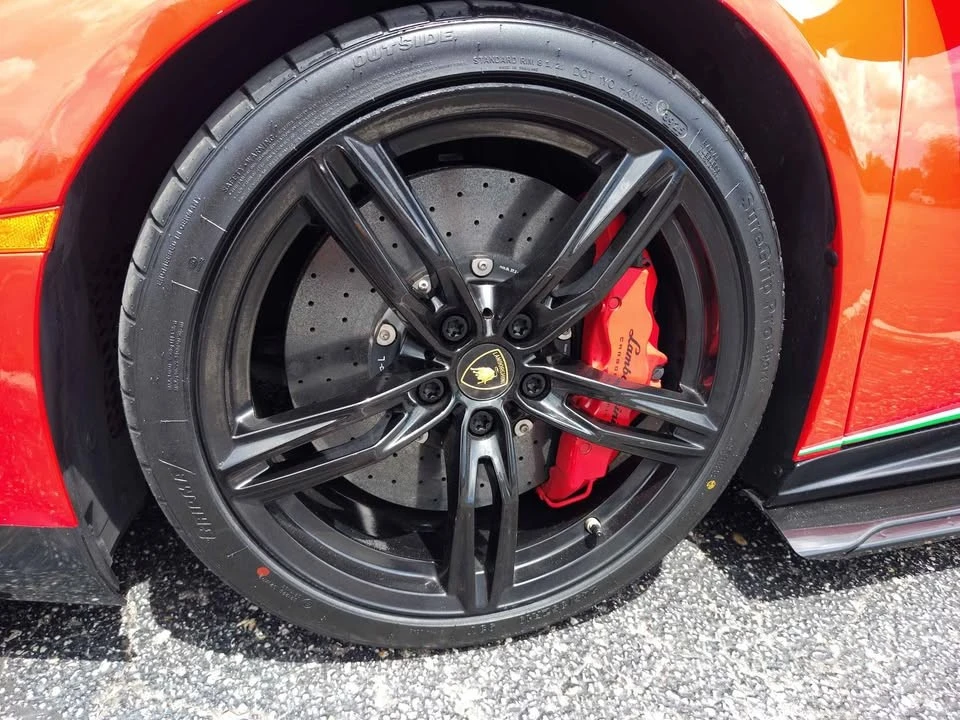 2017 Lamborghini Huracan - Image 16 of 18