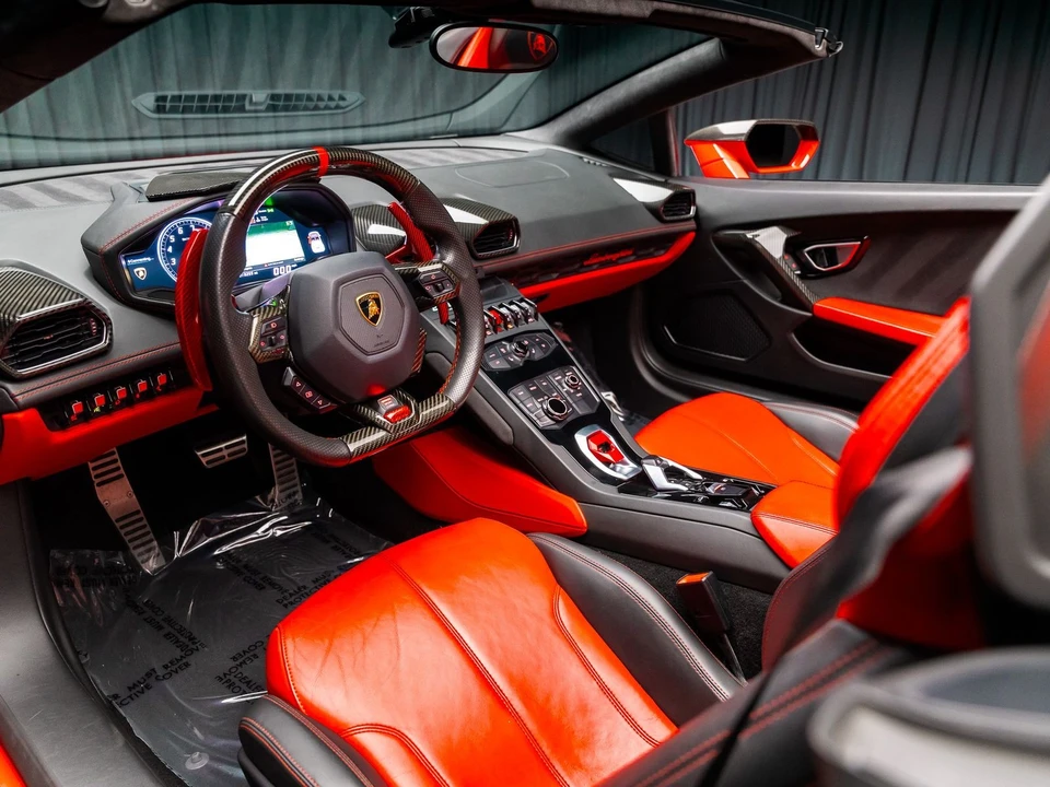 2017 Lamborghini Huracan - Image 8 of 31