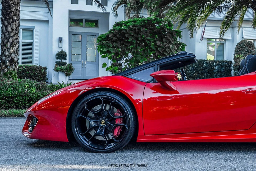 2017 Lamborghini Huracan - Image 14 of 17