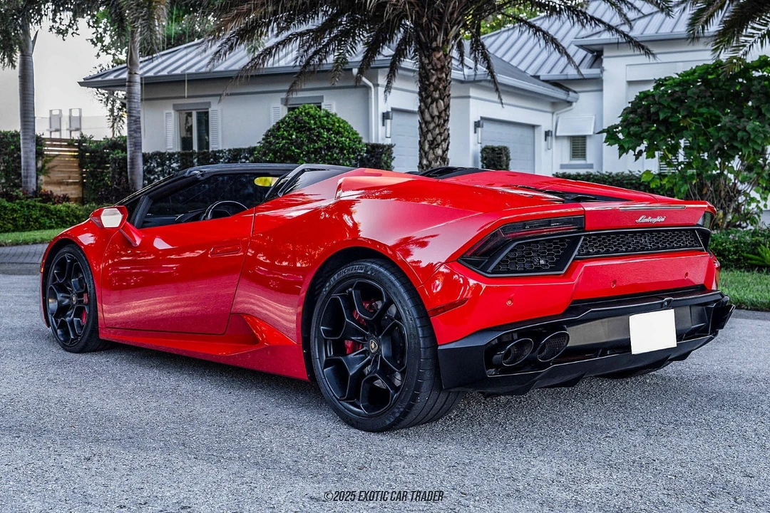 2017 Lamborghini Huracan - Image 11 of 17