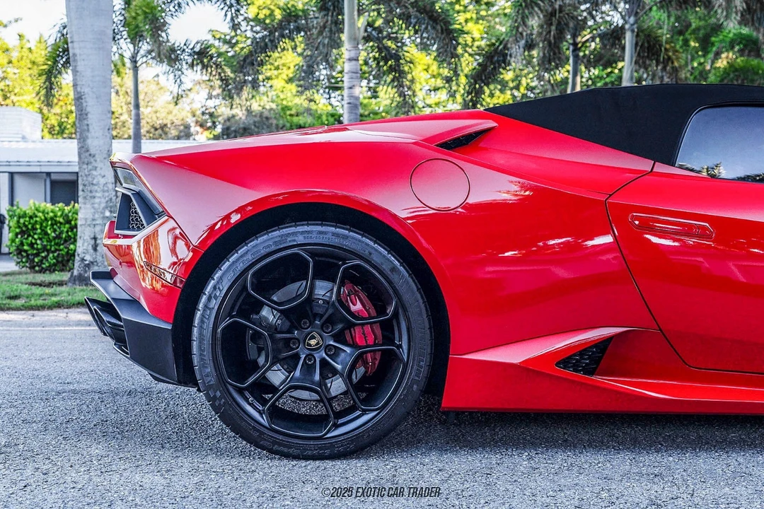 2017 Lamborghini Huracan - Image 9 of 17