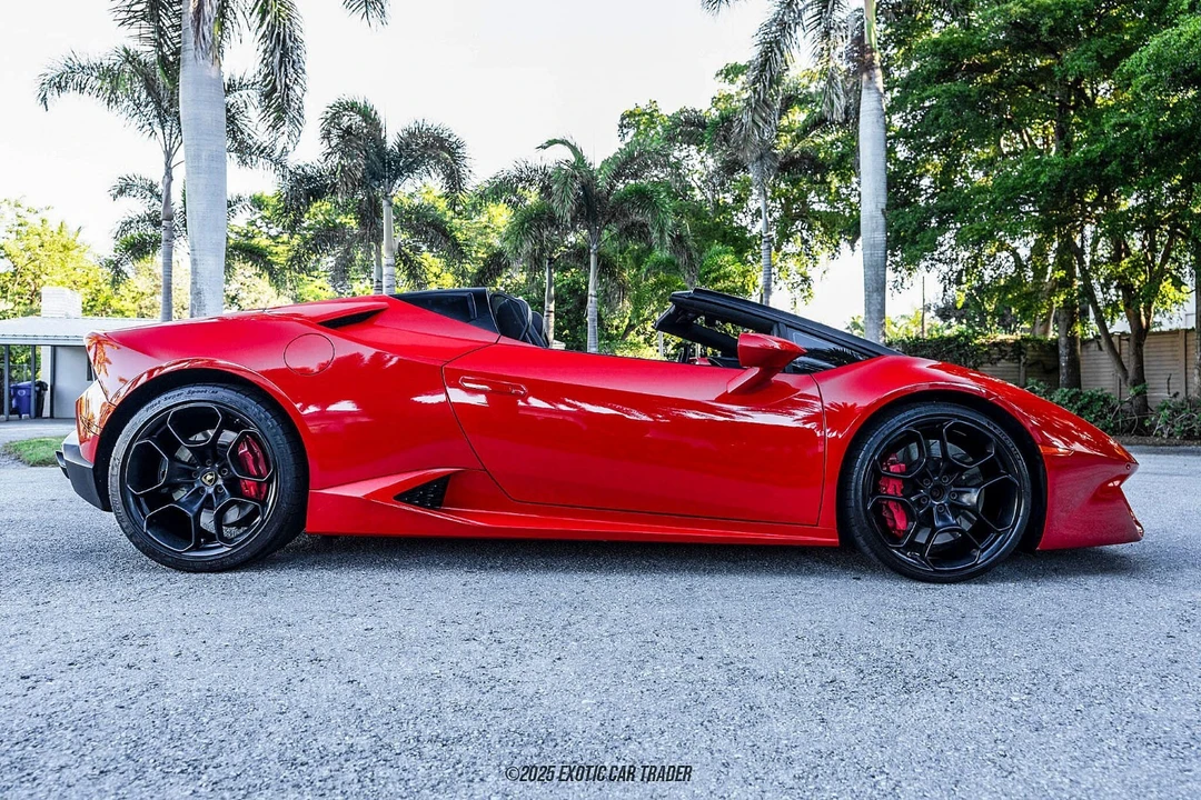 2017 Lamborghini Huracan - Image 8 of 17