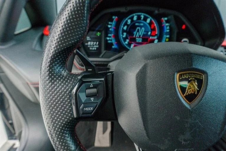 2017 Lamborghini Aventador - Image 14 of 20