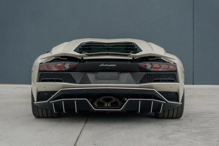 2017 Lamborghini Aventador - Image 7 of 20