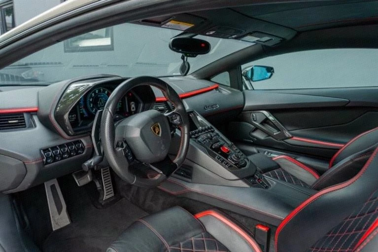 2017 Lamborghini Aventador - Image 17 of 20