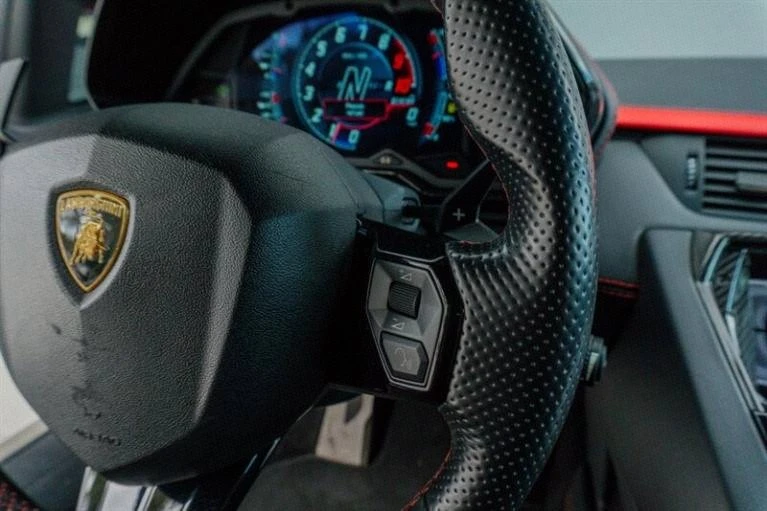 2017 Lamborghini Aventador - Image 13 of 20