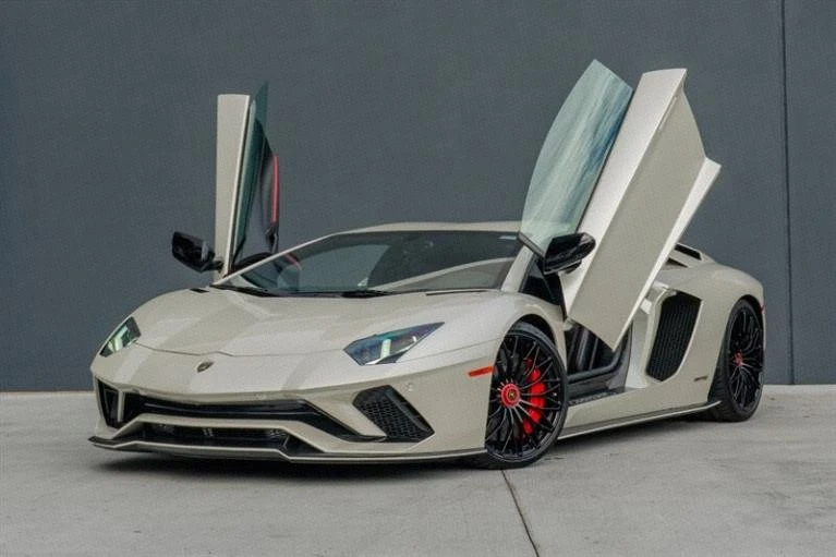 2017 Lamborghini Aventador - Image 5 of 20
