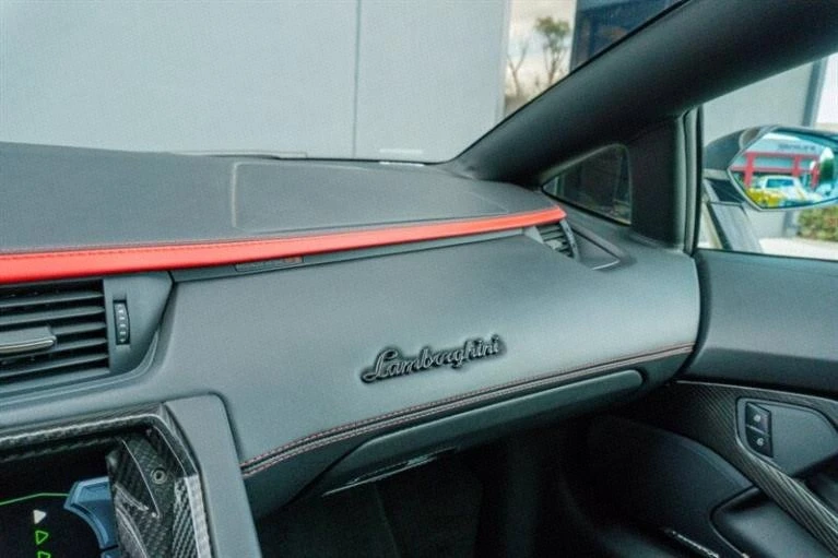 2017 Lamborghini Aventador - Image 16 of 20