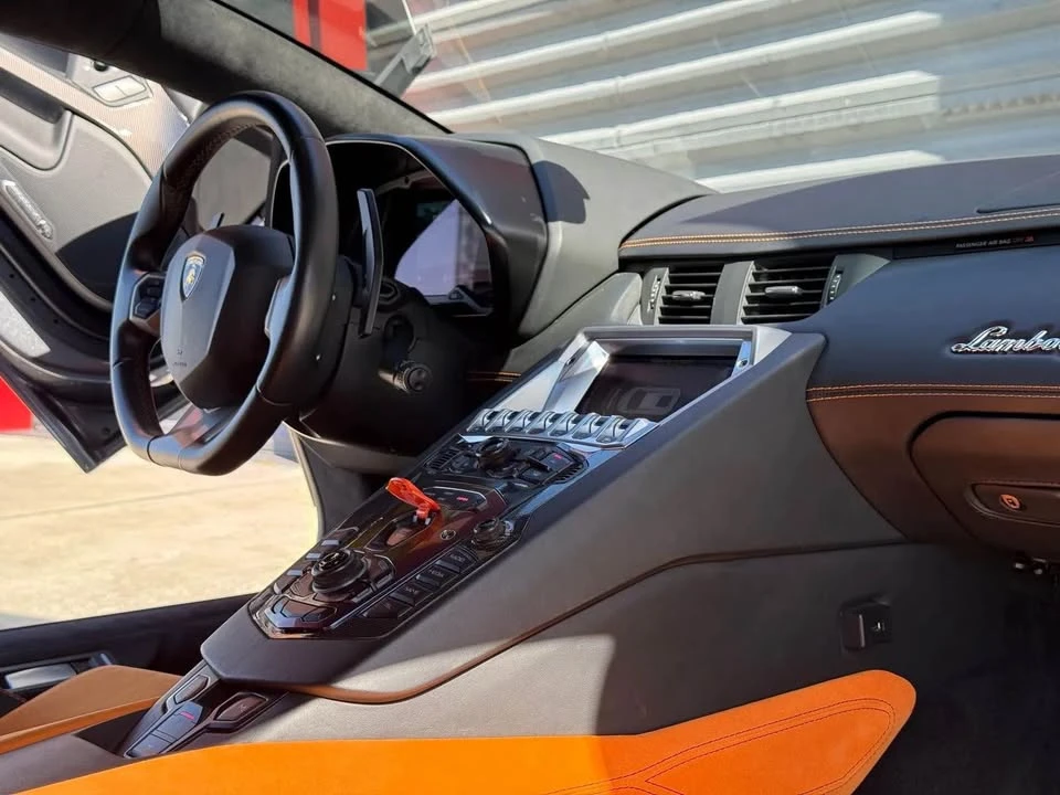 2017 Lamborghini Aventador LP700-4 - Image 10 of 13