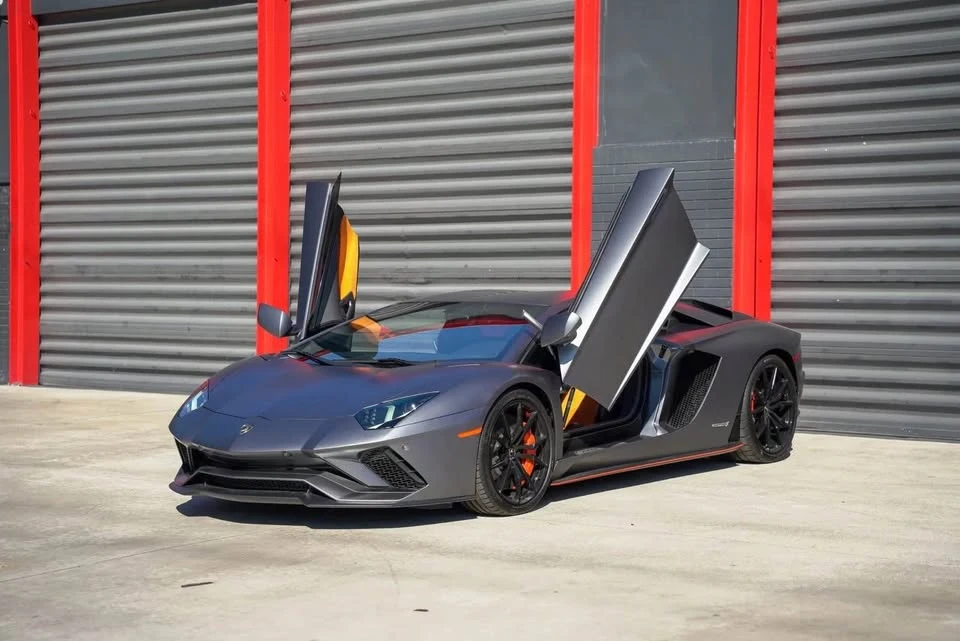 2017 Lamborghini Aventador LP700-4 - Image 2 of 13