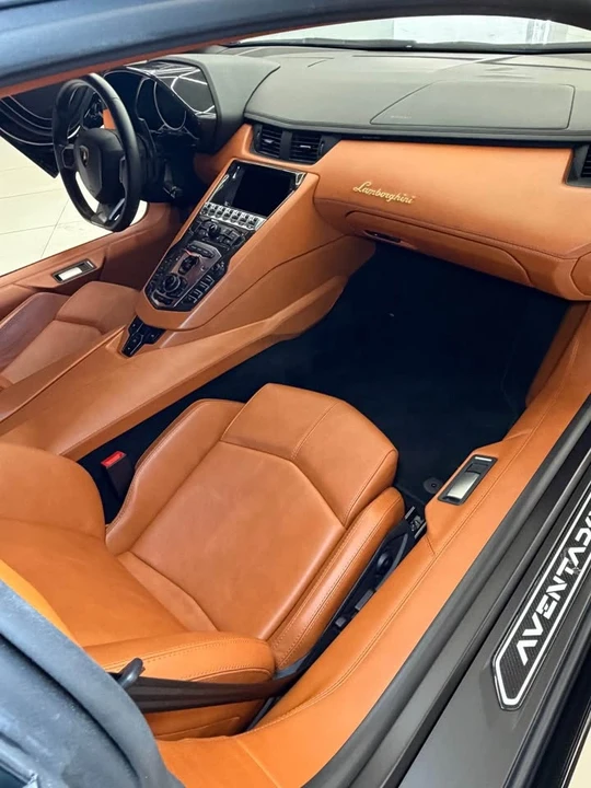 2017 Lamborghini Aventador LP700-4 - Image 16 of 20