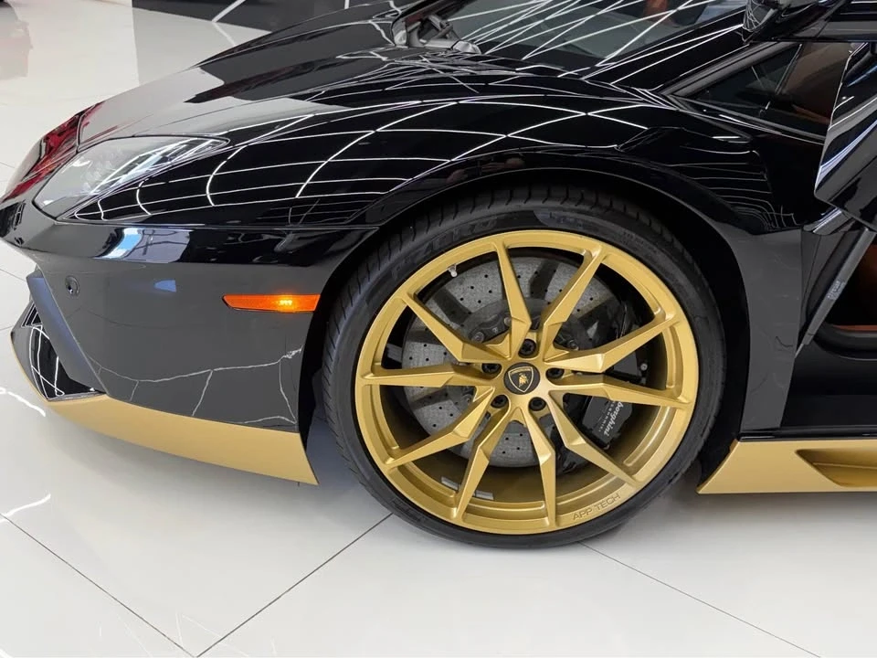 2017 Lamborghini Aventador LP700-4 - Image 11 of 20