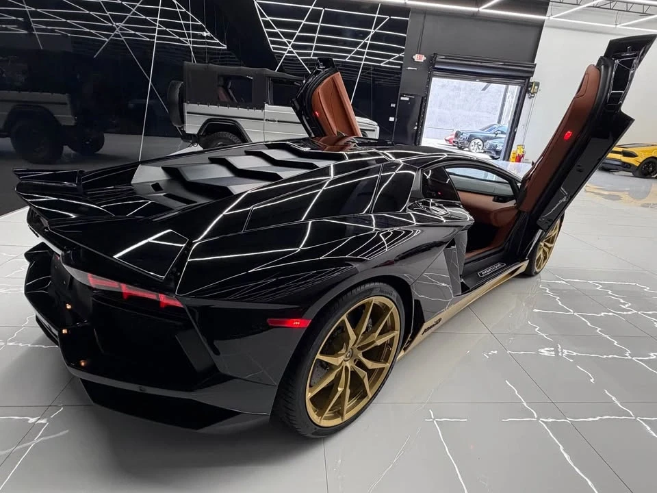 2017 Lamborghini Aventador LP700-4 - Image 7 of 20