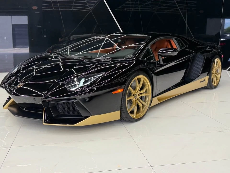 2017 Lamborghini Aventador LP700-4 - Image 9 of 20