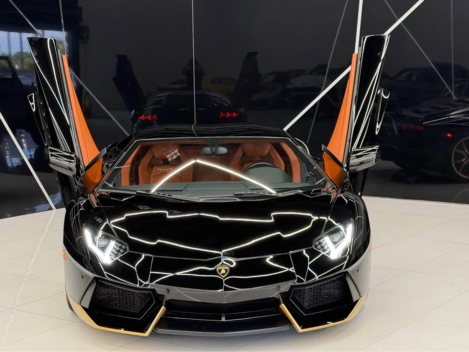 2017 Lamborghini Aventador LP700-4 - Image 4 of 20