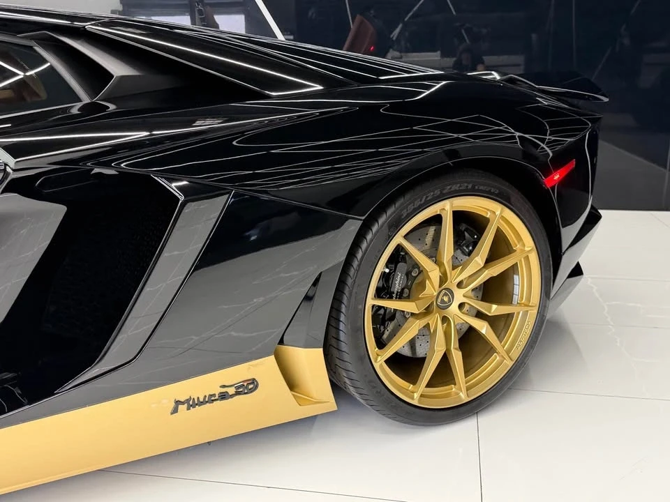 2017 Lamborghini Aventador LP700-4 - Image 12 of 20