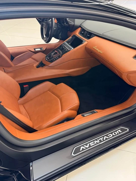 2017 Lamborghini Aventador LP700-4 - Image 13 of 20