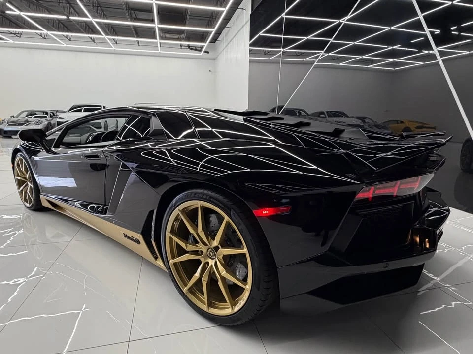 2017 Lamborghini Aventador LP700-4 - Image 10 of 20