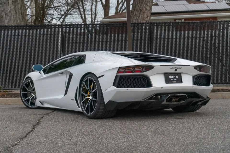 2017 Lamborghini Aventador - Image 5 of 5