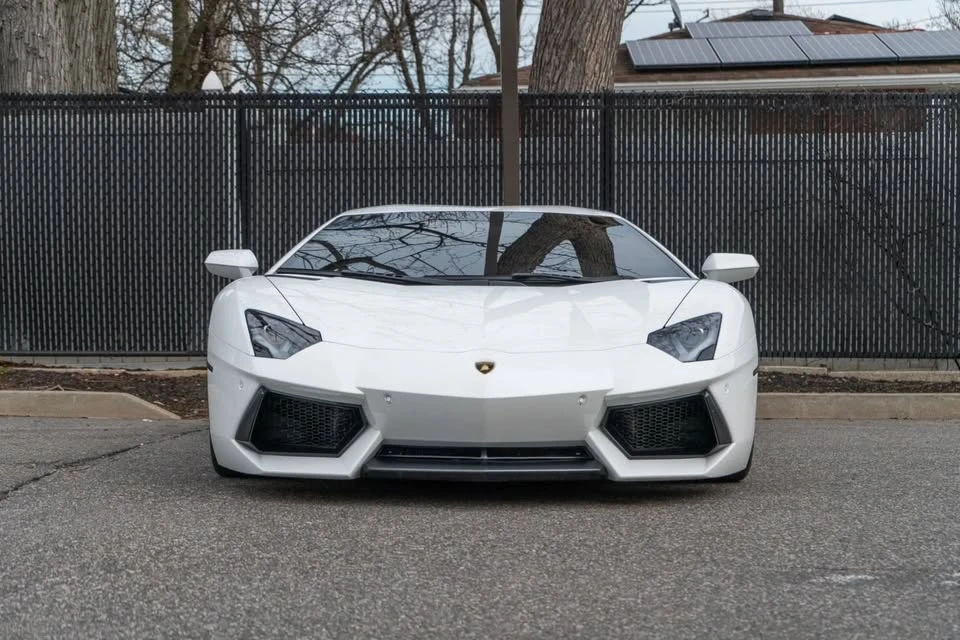 2017 Lamborghini Aventador - Image 4 of 5