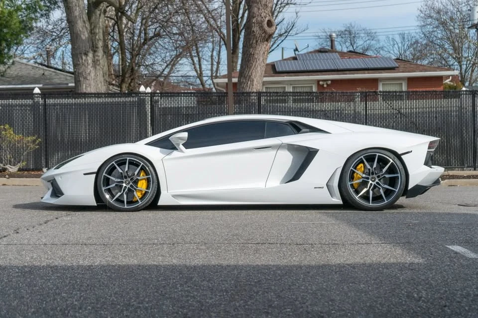 2017 Lamborghini Aventador - Image 3 of 5