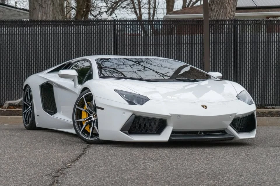 2017 Lamborghini Aventador - Image 2 of 5