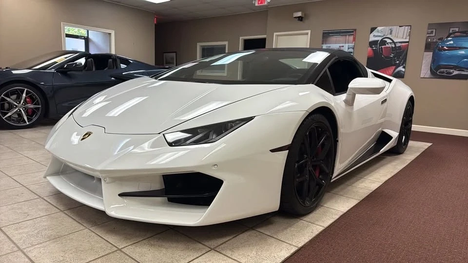 2017 Lamborghini Huracan - Image 9 of 18