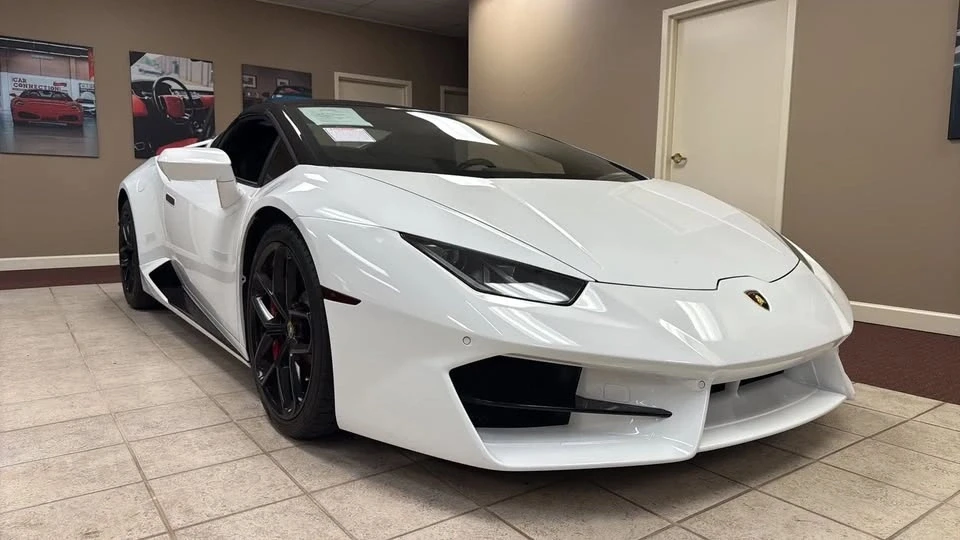 2017 Lamborghini Huracan - Image 2 of 18