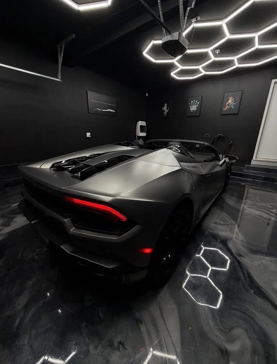 2017 Lamborghini Huracan - Image 8 of 10
