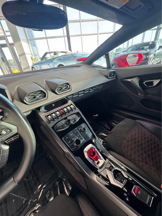 2017 Lamborghini Huracan - Image 8 of 9