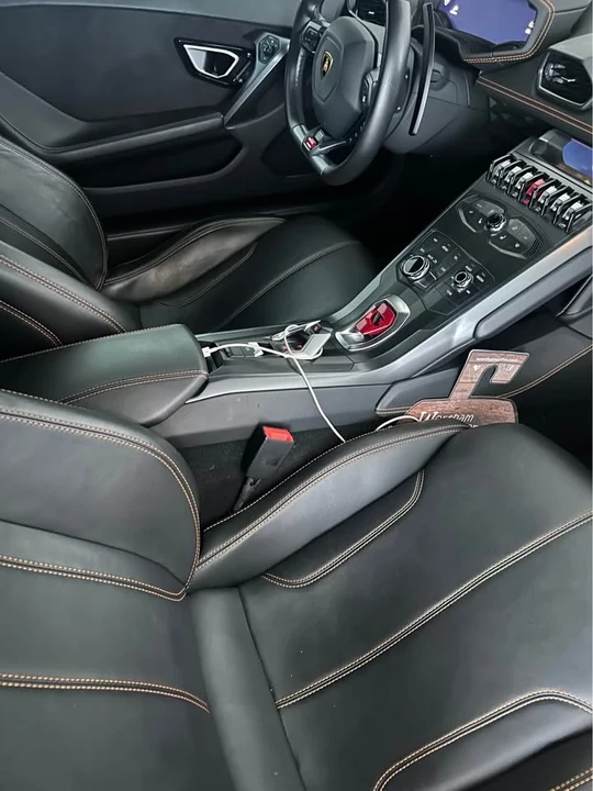 2017 Lamborghini Huracan LP580-2 - Image 2 of 2