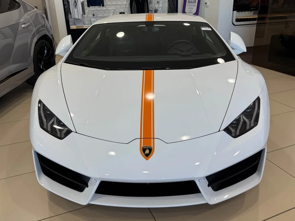 2017 Lamborghini Huracan LP580-2 - Image 2 of 8