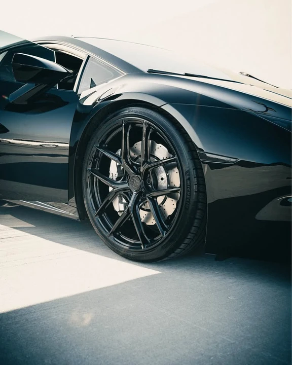 2017 Lamborghini Huracan LP580-2 - Image 2 of 9