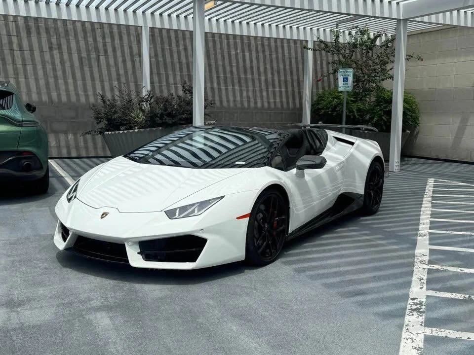 2017 Lamborghini Huracan LP580-2 - Image 4 of 10