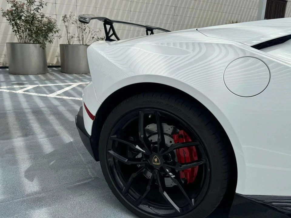 2017 Lamborghini Huracan LP580-2 - Image 8 of 10