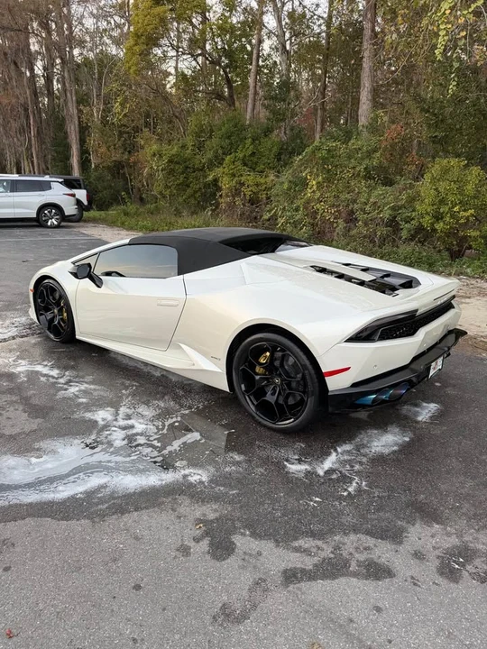 2017 Lamborghini Huracan LP610-4 - Image 3 of 8