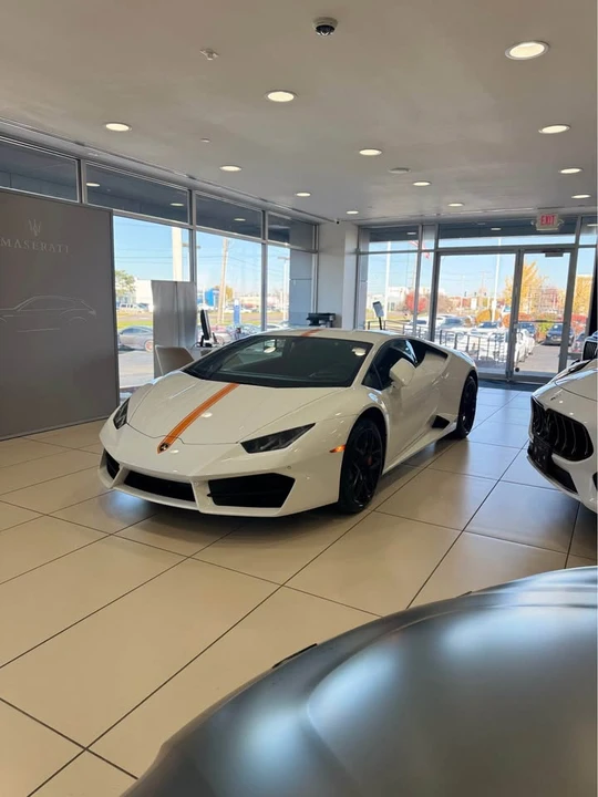 2017 Lamborghini Huracan LP580-2 - Image 2 of 10