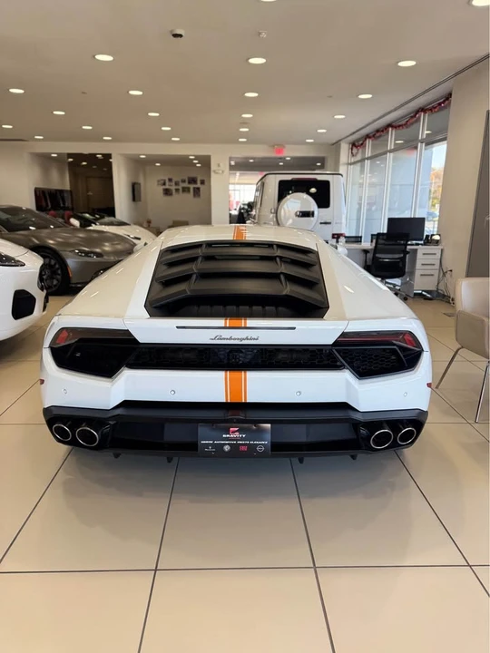 2017 Lamborghini Huracan LP580-2 - Image 3 of 10