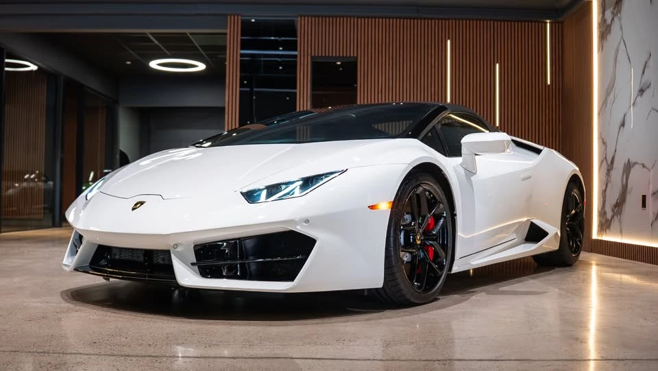 2017 Lamborghini Huracan LP580-2 - Image 2 of 10