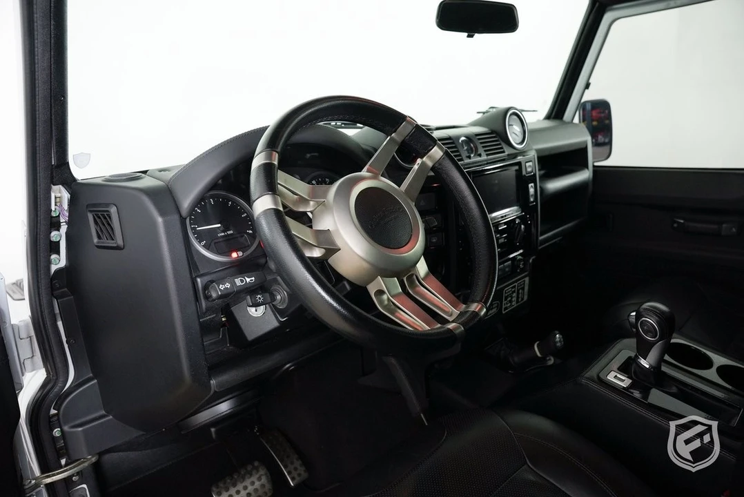 2017 Land Rover Defender - Image 15 of 31