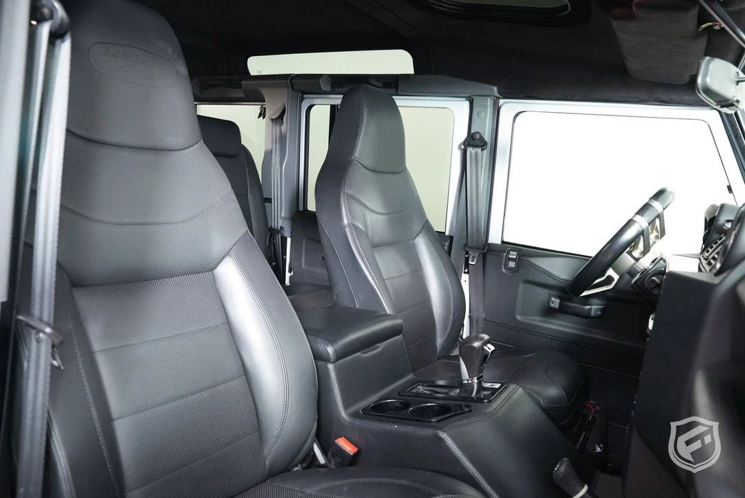 2017 Land Rover Defender - Image 31 of 31