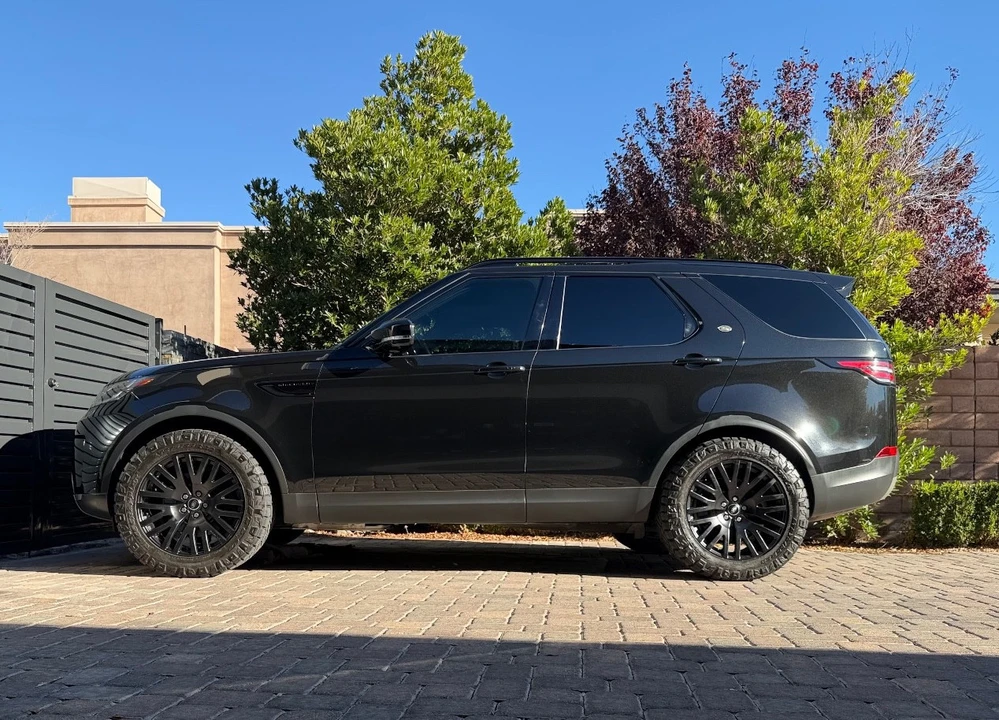 2017 Land Rover Discovery 5th Gen - Image 2 of 21