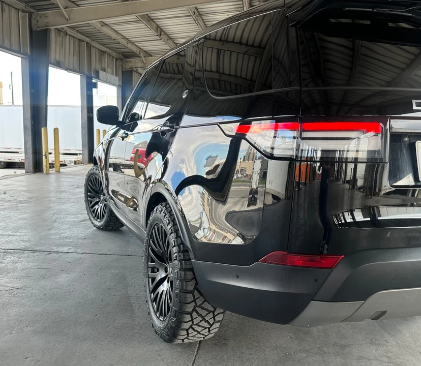 2017 Land Rover Discovery 5th Gen - Image 13 of 21