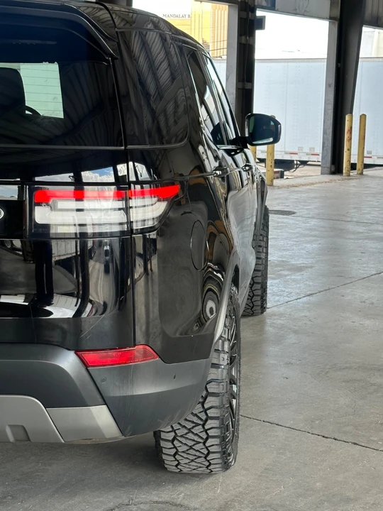 2017 Land Rover Discovery 5th Gen - Image 14 of 21