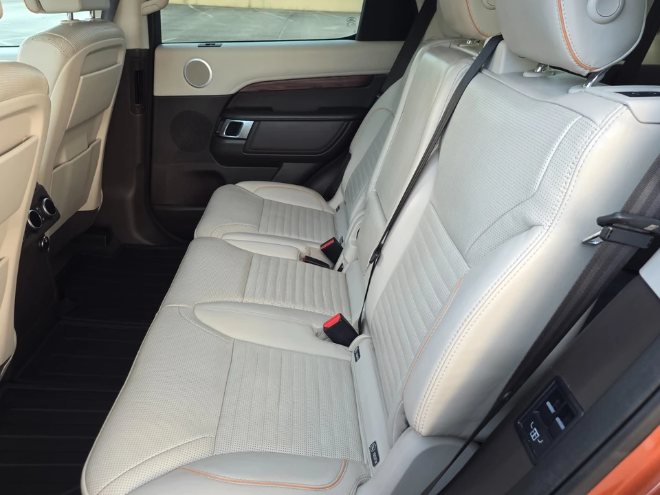 2017 Land Rover Discovery 5th Gen - Image 15 of 21