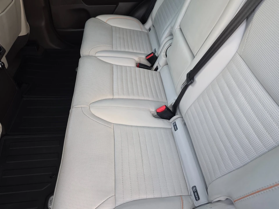 2017 Land Rover Discovery 5th Gen - Image 16 of 21