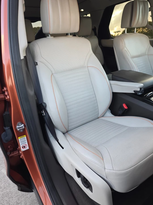 2017 Land Rover Discovery 5th Gen - Image 20 of 21